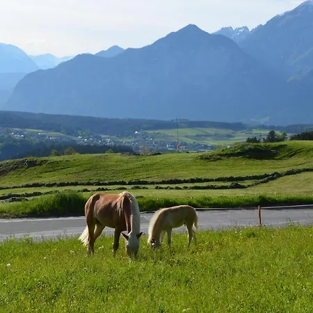 Wiesenhof - & Weitblick Ueber - Ladestation Fuer Elektroautos * Innsbruck