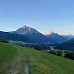 Wiesenhof - & Weitblick Ueber - Ladestation Fuer Elektroautos Apartman Innsbruck