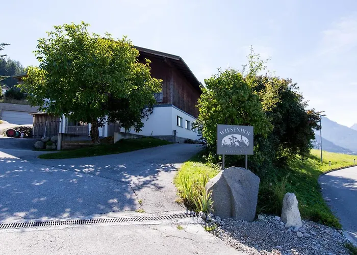 Wiesenhof - & Weitblick Ueber - Ladestation Fuer Elektroautos * Innsbruck