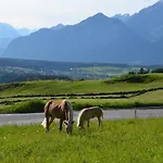 Wiesenhof - & Weitblick Ueber - Ladestation Fuer Elektroautos * Innsbruck